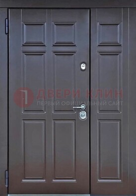 Тёмная двухстворчатая входная дверь для коттеджа с МДФ ДМ-533 в Кашире
