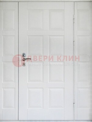 Белая входная дверь для коттеджа с МДФ ДМ-536 в Кашире