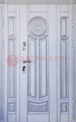 Белая двухстворчатая дверь с массивом дуба ДМД-72 в Кашире