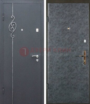Серая стальная дверь с порошковым окрасом и ковкой ДП-109 в Кашире