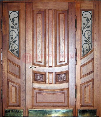 Парадная дверь со стеклом и ковкой ДПР-35 для загородного дома в Кашире