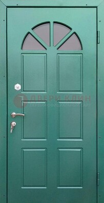 Зеленая стальная дверь со стеклом для дома ДС-28 в Кашире