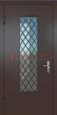 Темная металлическая дверь с решеткой и стеклом ДС-7 в Кашире