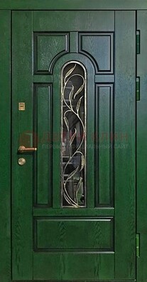 Зеленая железная дверь со стеклом и ковкой ДСК-111 в Кашире