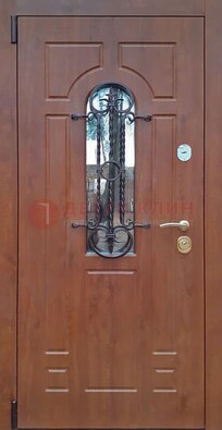Темная железная дверь со стеклом и ковкой в коричневом цвете ДСК-154 в Кашире