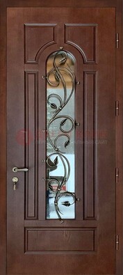 Коричневая наружная дверь со стеклом и ковкой для дома ДСК-159 в Щелково