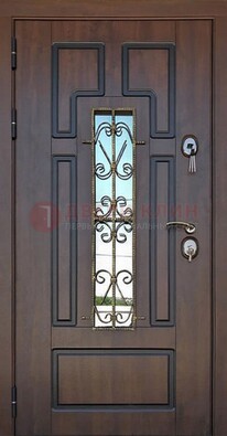 Уличная дверь со стеклом и ковкой в коричневом цвете ДСК-181 в Воронеже