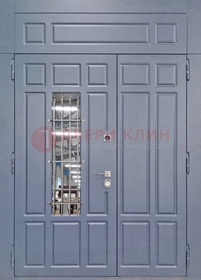 Серая двухстворчатая дверь Винорит со стеклом и ковкой ДСК-234 RAL 7024 в Кашире