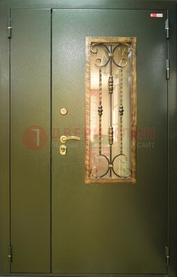 Стальная дверь со стеклом и ковкой ДСК-29 для квартиры в Кашире