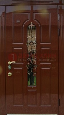Красивая металлическая дверь со стеклом и ковкой ДСК-33 в Кашире