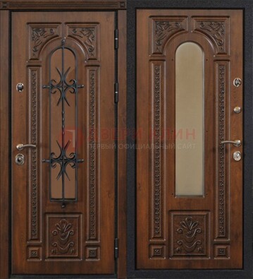 Входная дверь со стеклом и ковкой ДСК-91 в дом из дерева в Кашире