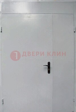 Белая металлическая тамбурная дверь ДТМ-5 в Кашире