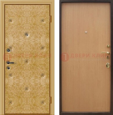 Светлая металлическая дверь с винилискожей ДВ-34 в Кашире