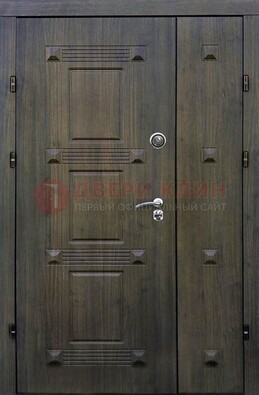 Железная двухстворчатая филенчатая дверь с виноритом ДВТ-143 в Кашире