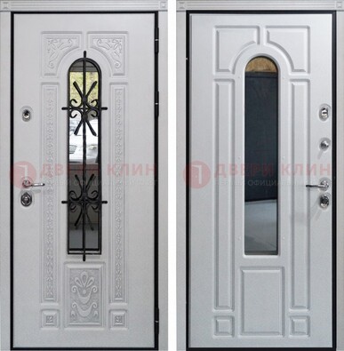 Белая стальная дверь с виноритом и ковкой снаружи ДВТ-197 в Волоколамске