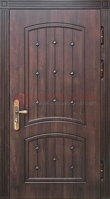 Коричневая уличная дверь с виноритом для дома ДВТ-235 в Кашире