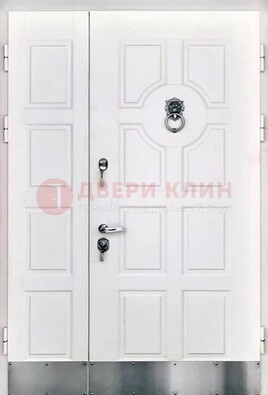 Белая входная дверь с виноритом ДВТ-246 в Кашире