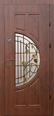 Стальная коричневая дверь с виноритом и ковкой ДВТ-82 в Рузе